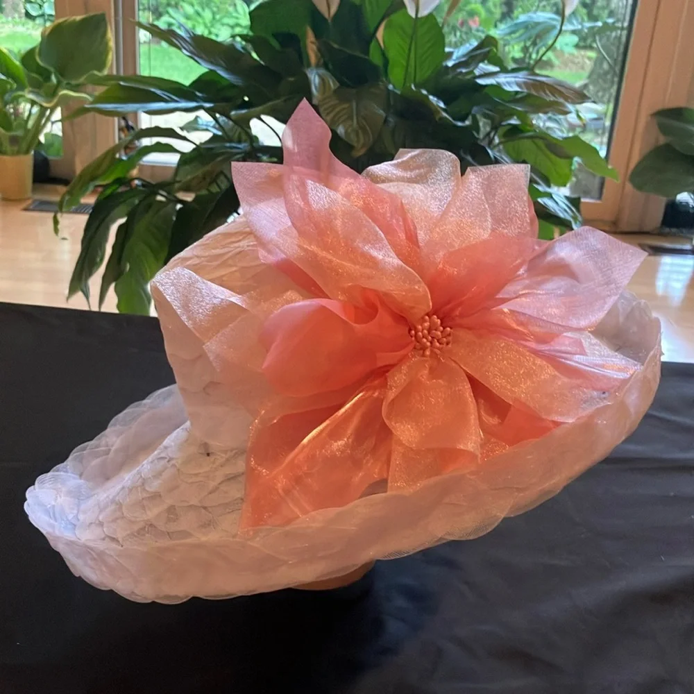 Elegant White Hat With Pink Floral Accent